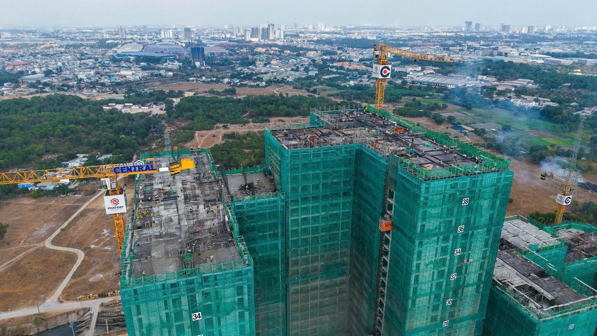 Lusso Saigon — floor 38 roof slab pour in progress