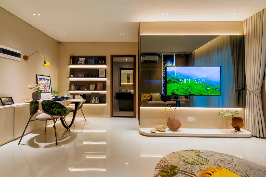 Phòng khách với loggia hướng vườn